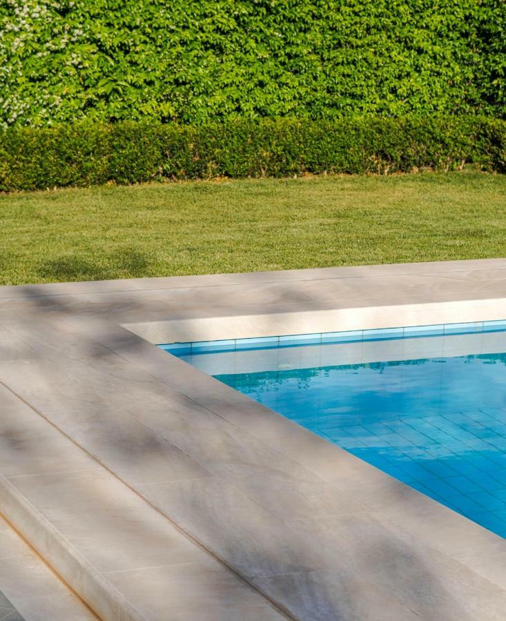 The Whitestone Split Exterior foto